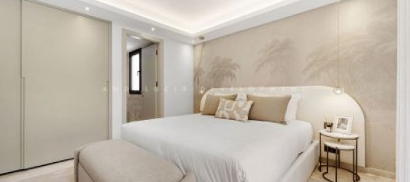 5 bedrooms Villa in Marbella, Spain No. 122953 16