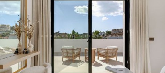 5 bedrooms Villa in Marbella, Spain No. 122953 12