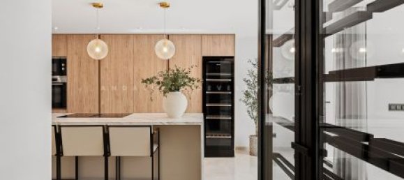 5 bedrooms Villa in Marbella, Spain No. 122953 6