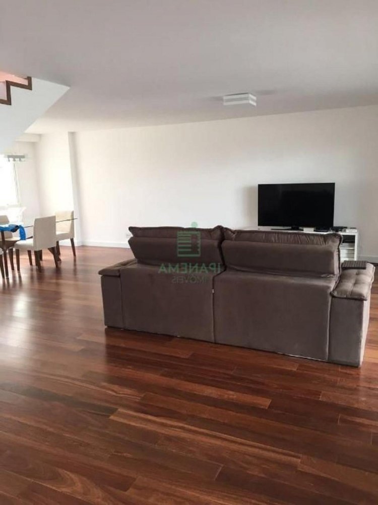 Casa de 4 dormitorios en Sao Paulo, Brazil No. 437010