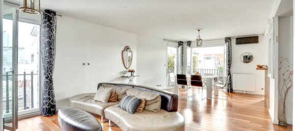 3 bedrooms Apartment in Paris, France No. 138746 4