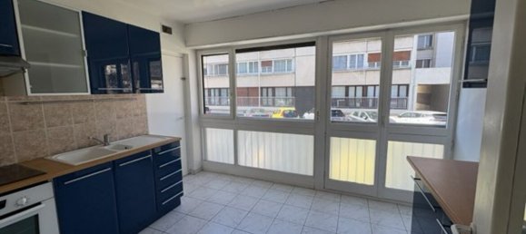 Studio in Reims, France No. 220035 6