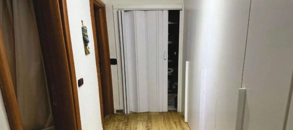 3غرفة شقة في Cinisello Balsamo, Italy رقم 1976 8