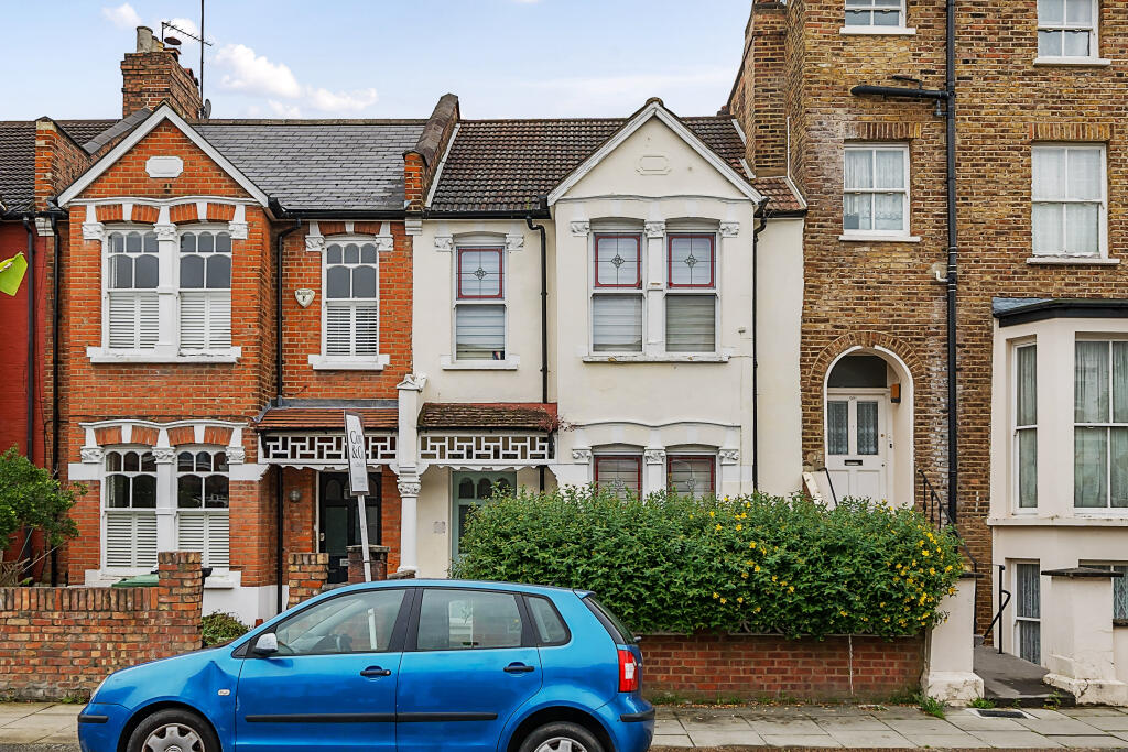 3 bedrooms House in London, United Kingdom No. 12184