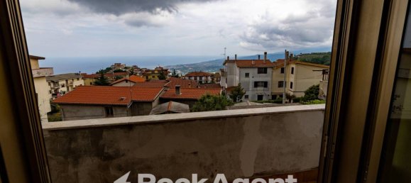 2 bedrooms Apartment in Gasperina, Italy No. 186674 2