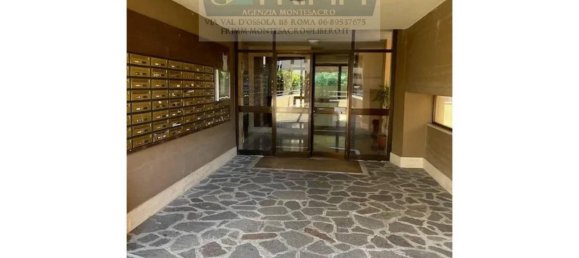 4 rooms Apartment in Rome, Italy No. 38674 2