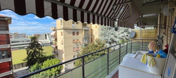 2-salle Appartement à Massa, Italy No. 216050 6