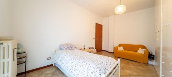 3 rooms Apartment in Parma, Italy No. 28320 19