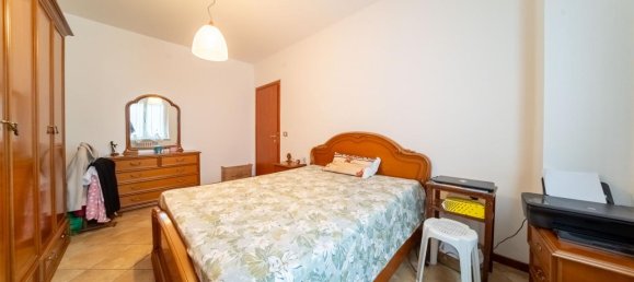 3 rooms Apartment in Parma, Italy No. 28320 12