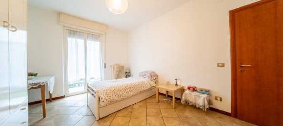 3 rooms Apartment in Parma, Italy No. 28320 17