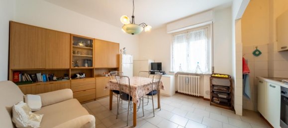 3 rooms Apartment in Parma, Italy No. 28320 8