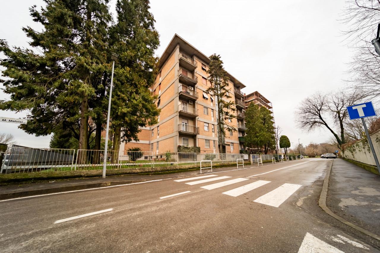 3 rooms Apartment in Parma, Italy No. 28320