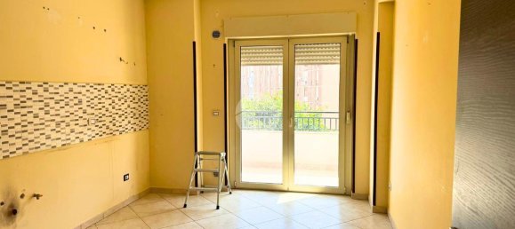 3 rooms Apartment in Palermo, Italy No. 39316 2