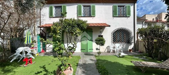 5 rooms House in Cascina, Italy No. 47635 2