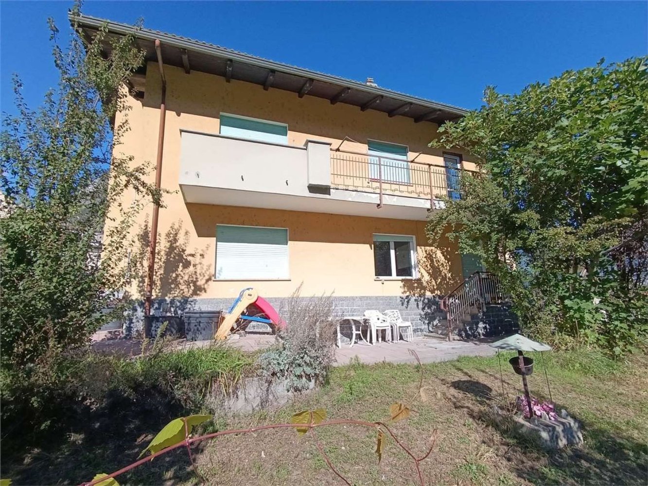 300m² Building in Chatillon, Italy No. 179968