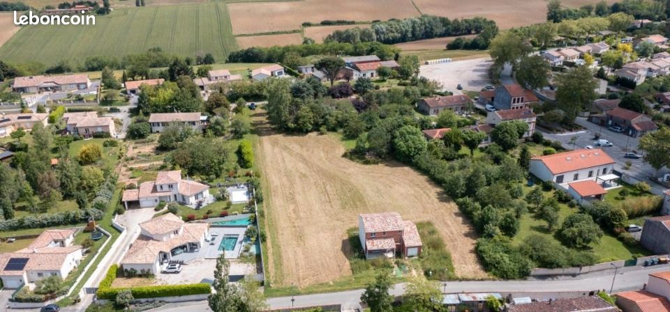 Земельный участок 484м² в Сен-Поль-де-Леон, Франция № 94829