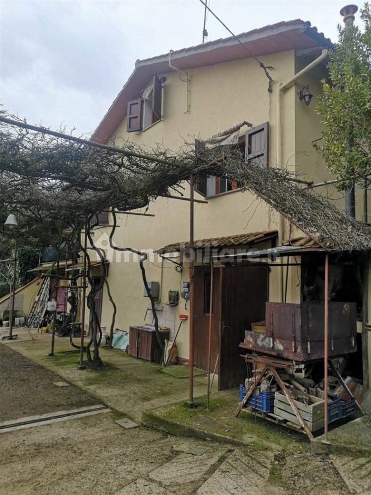 1 غرف نوم منزل في San Giovanni Valdarno, Italy رقم 226032