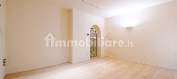 1 bedroom Apartment in Milan, Italy No. 374065 8