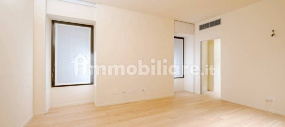 1 bedroom Apartment in Milan, Italy No. 374065 4