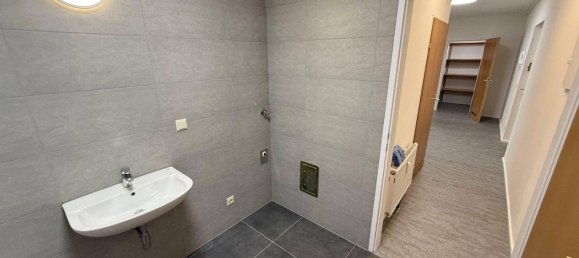 Apartamento de 2 dormitorios en Schwechat, Austria No. 227979 6