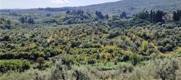 6-Zimmer Grundstück in Scandicci, Italy, Nr. 24221 2