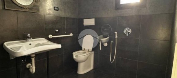  عقار تجاري في Grassobbio, Italy 750متر مربع رقم 273640 16