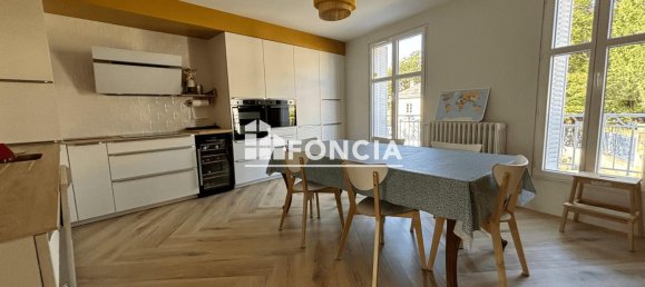 Apartamento de 4 dormitorios en Laval, France No. 109852 2