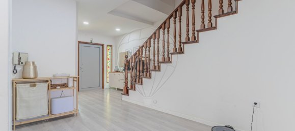 4 bedrooms House in Senhora da Hora, Portugal No. 24070 3