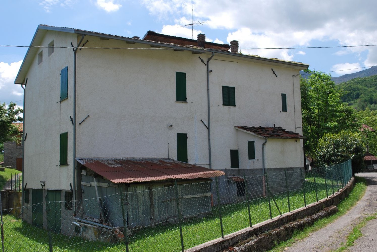 12 rooms House in Villa Minozzo, Italy No. 68122