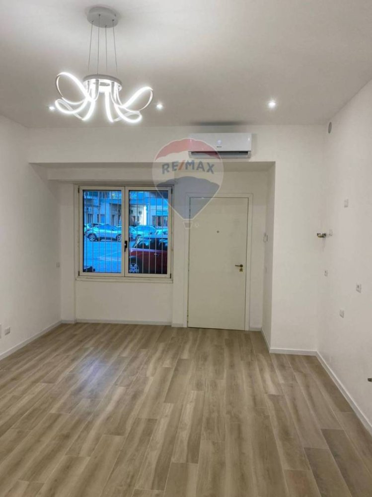 3غرفة مكتب في Milan, Italy رقم 303102