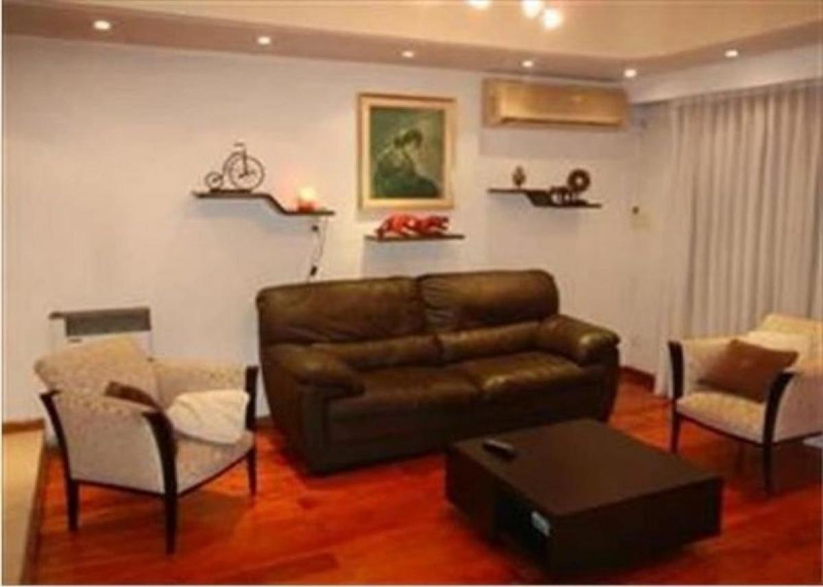 Casa de 4 dormitorios en Buenos Aires, Argentina No. 82620