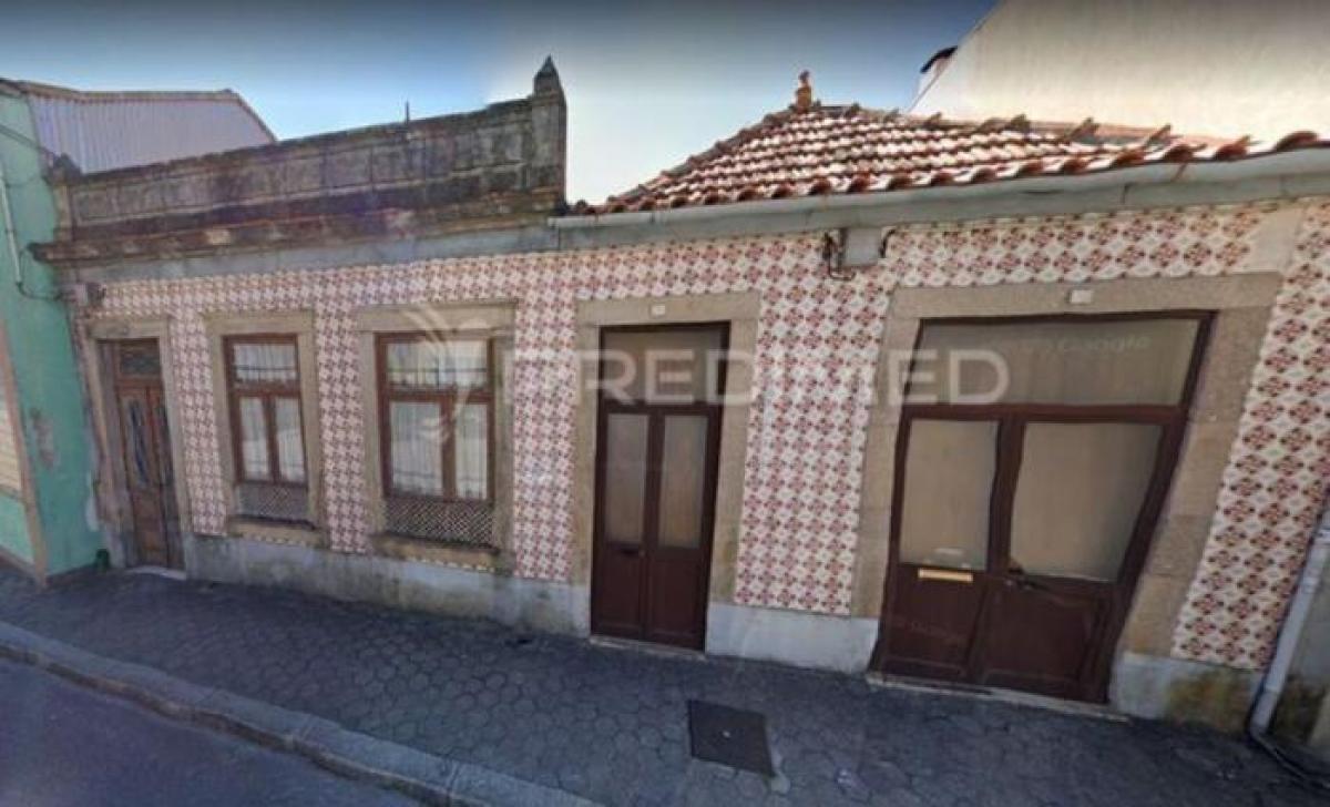 257m² Land in Vila Nova de Gaia, Portugal No. 9114