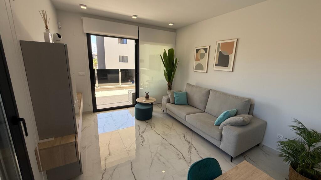 Apartamento de 2 dormitorios en Alicante, Spain No. 276336