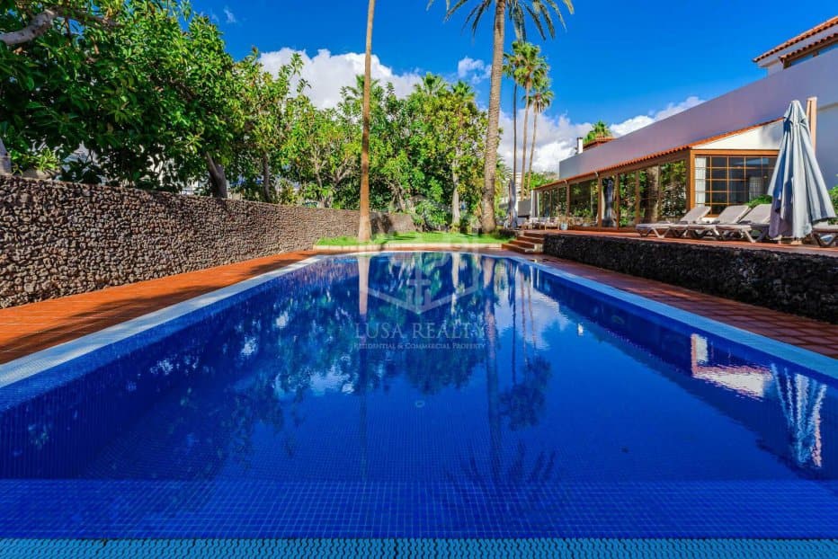 6 bedrooms Villa in Arona, Spain No. 16377