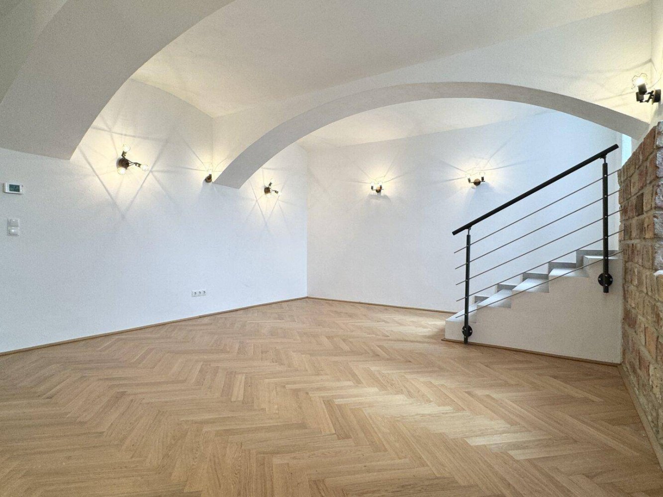 Офис с 2 комнатами в Бригиттенау, Австрия № 151249