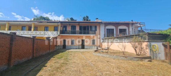 3 bedrooms House in Cumiana, Italy No. 324674 3