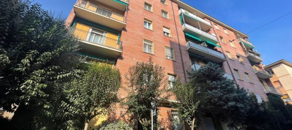 3 rooms Apartment in Bologna, Italy No. 20201 4