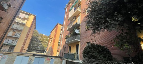 3 rooms Apartment in Bologna, Italy No. 20201 5