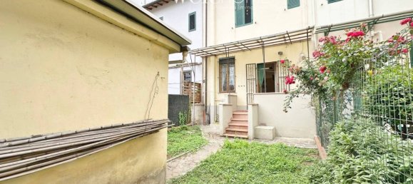 2 chambres Maison à Campi Bisenzio, Italy No. 375719 3