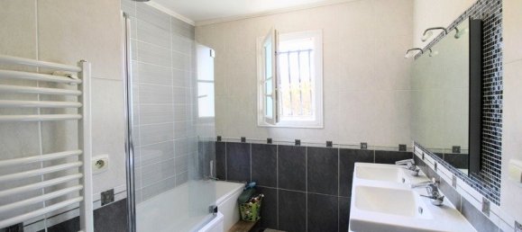 4 bedrooms House in Bornel, France No. 74083 4