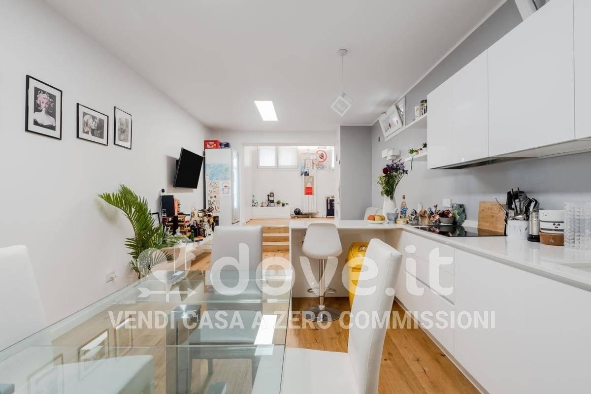 4 rooms Apartment in Milan, Italy No. 242171
