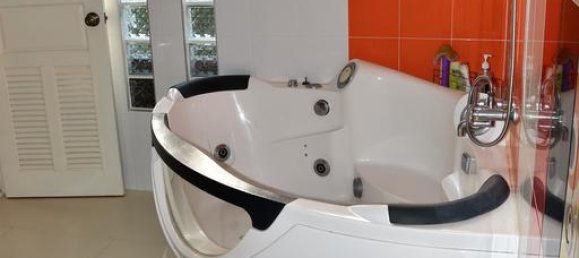 6 bedrooms Villa in Pattaya, Thailand No. 20058 18