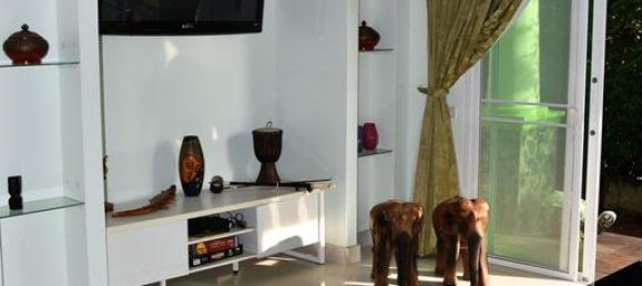 6 bedrooms Villa in Pattaya, Thailand No. 20058 2