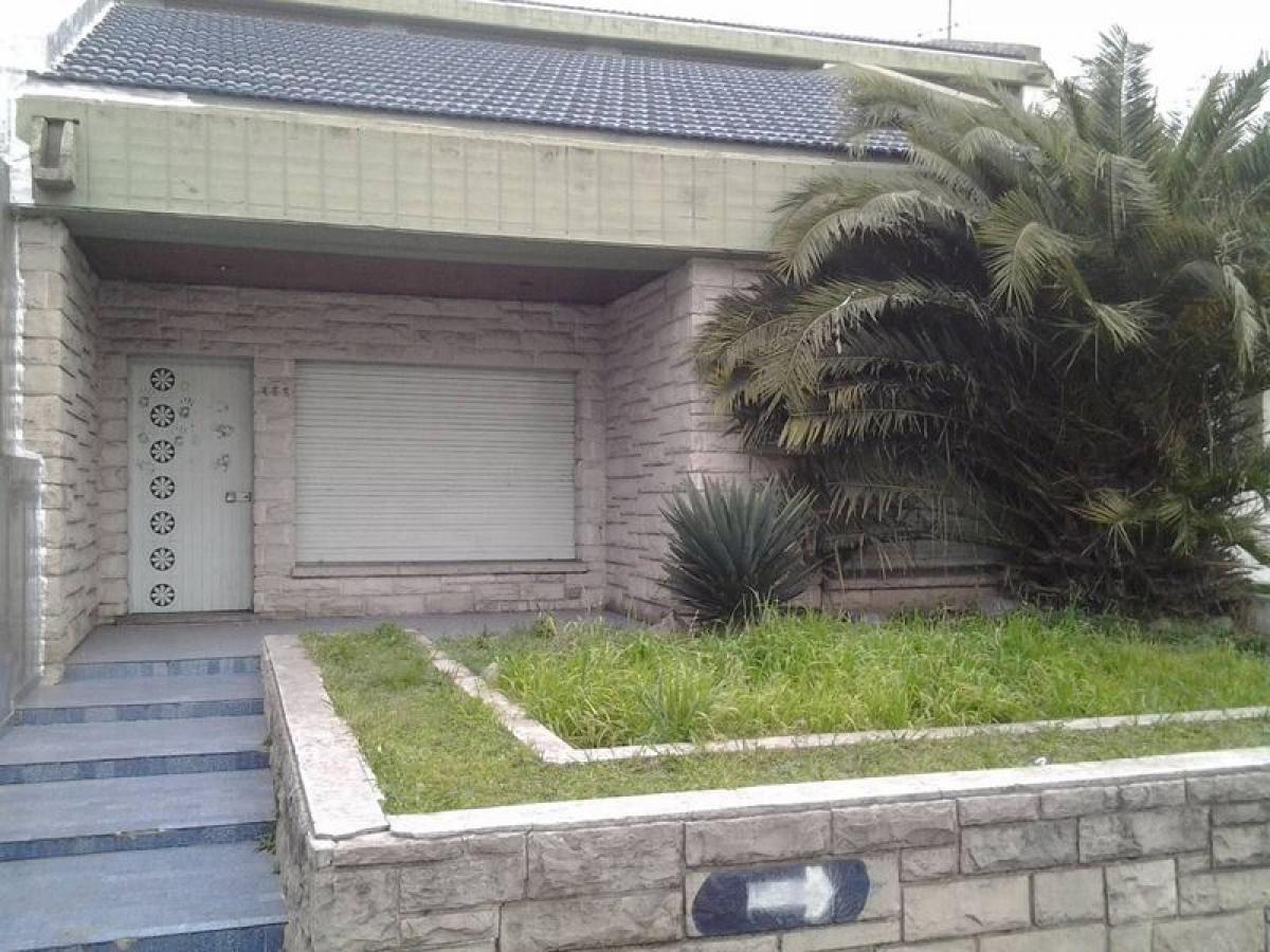 4 bedrooms House in Merlo, Argentina No. 21232