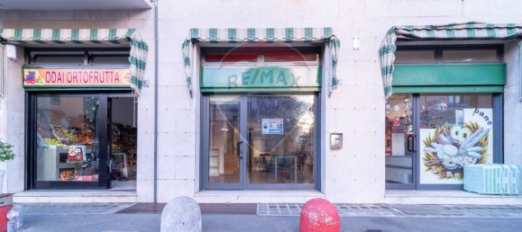 Propiedad comercial de 2 habitaciónes en Rescaldina, Italy No. 260731 4