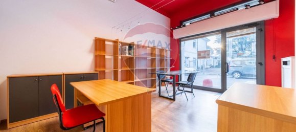 Propiedad comercial de 2 habitaciónes en Rescaldina, Italy No. 260731 10