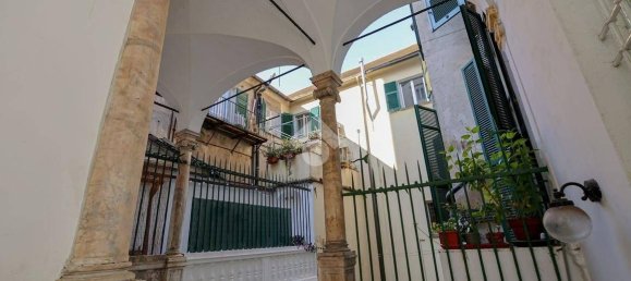 2 bedrooms Apartment in Genoa, Italy No. 121697 2