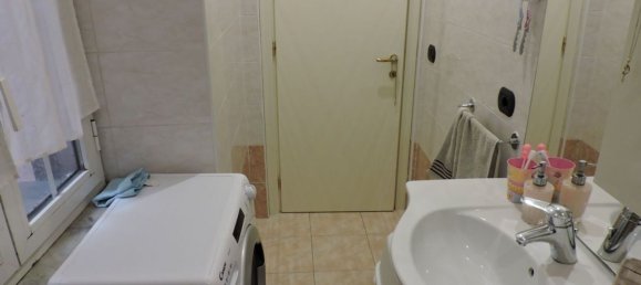 4 rooms Apartment in Genoa, Italy No. 111999 9