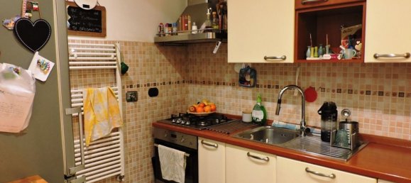 4 rooms Apartment in Genoa, Italy No. 111999 12