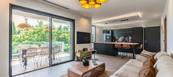 4 chambres Propriété commerciale à Cannes, France No. 740 3